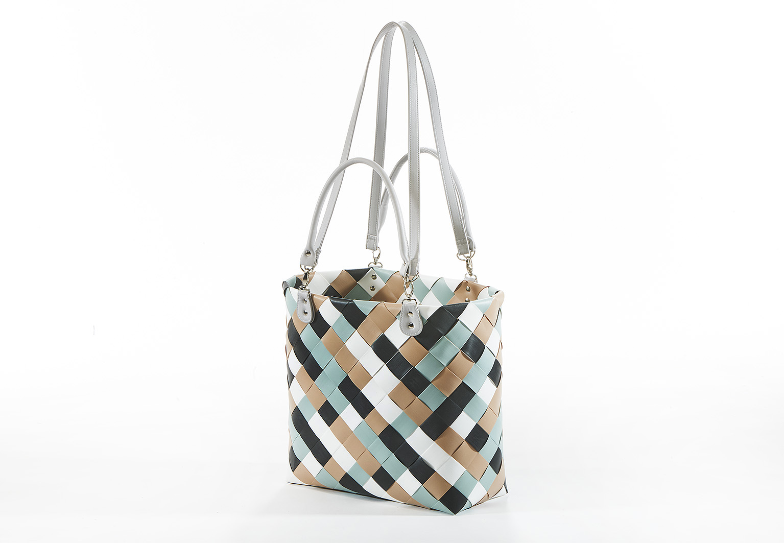 Taschen aus Kunststoffgeflecht