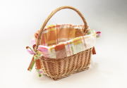 Einkaufskorb gek. Weide/Textil mit Folie bunt Karo