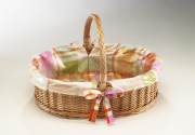 Tablett oval B�gel gek. Weide/Textil mit Folie karo bunt