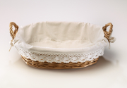 Weidenschale oval ausgeschlagen mit Textil inklusive H�kelborte