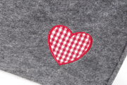 Filztasche dunkelgrau mit roter Herz-Applikation