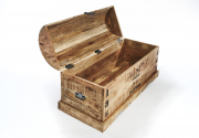 Truhe ANTIK aus FSC zertifiziertem Mangoholz mit Metallapplikationen