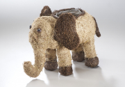 Deko-Elefant aus Rattan zum Bepflanzen mit Folie ausgeschlagen