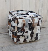 Sitzw�rfel COW quadratisch aus Kuhfellflicken