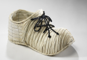 Deko-Schuh  aus wei�em Rattan mit Pflanz�ffnung