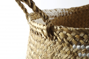 Faltkorb aus Seegras natur und wei�em Bast gemustert mit Griffen