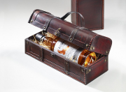 Truhe MONTEGO Holz braun Metall- und Kunstlederapplikationen ohne Deko