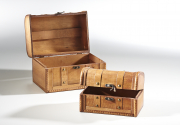 Truhe BARBUDA aus Holz braun mit Metall- und Kunstlederapplikationen S/2