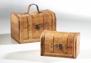 Truhe BARBUDA aus Holz braun mit Metall- und Kunstlederapplikationen S/2
