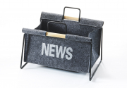 Zeitungsst�nder aus Metall schwarz und Filz dunkelgrau 37x31x28 cm